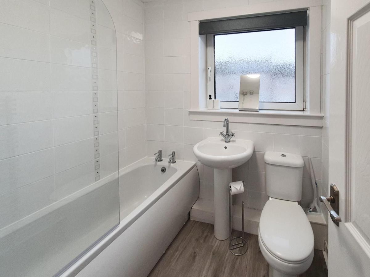 3 bedroom house Amazon M90 Dunfermline Edinburgh Buitenkant foto